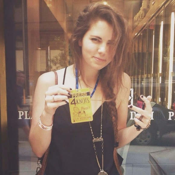 Meet your Posher, Caitlin - Picture 1 of 1